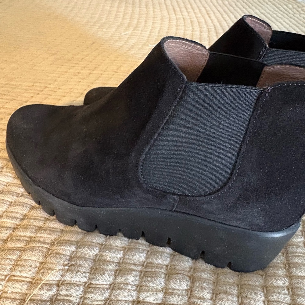 Chic Black Suede Ankle Booties